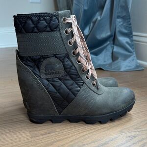 Sorel Women's Lexie Black and Olive Lace Up Boots